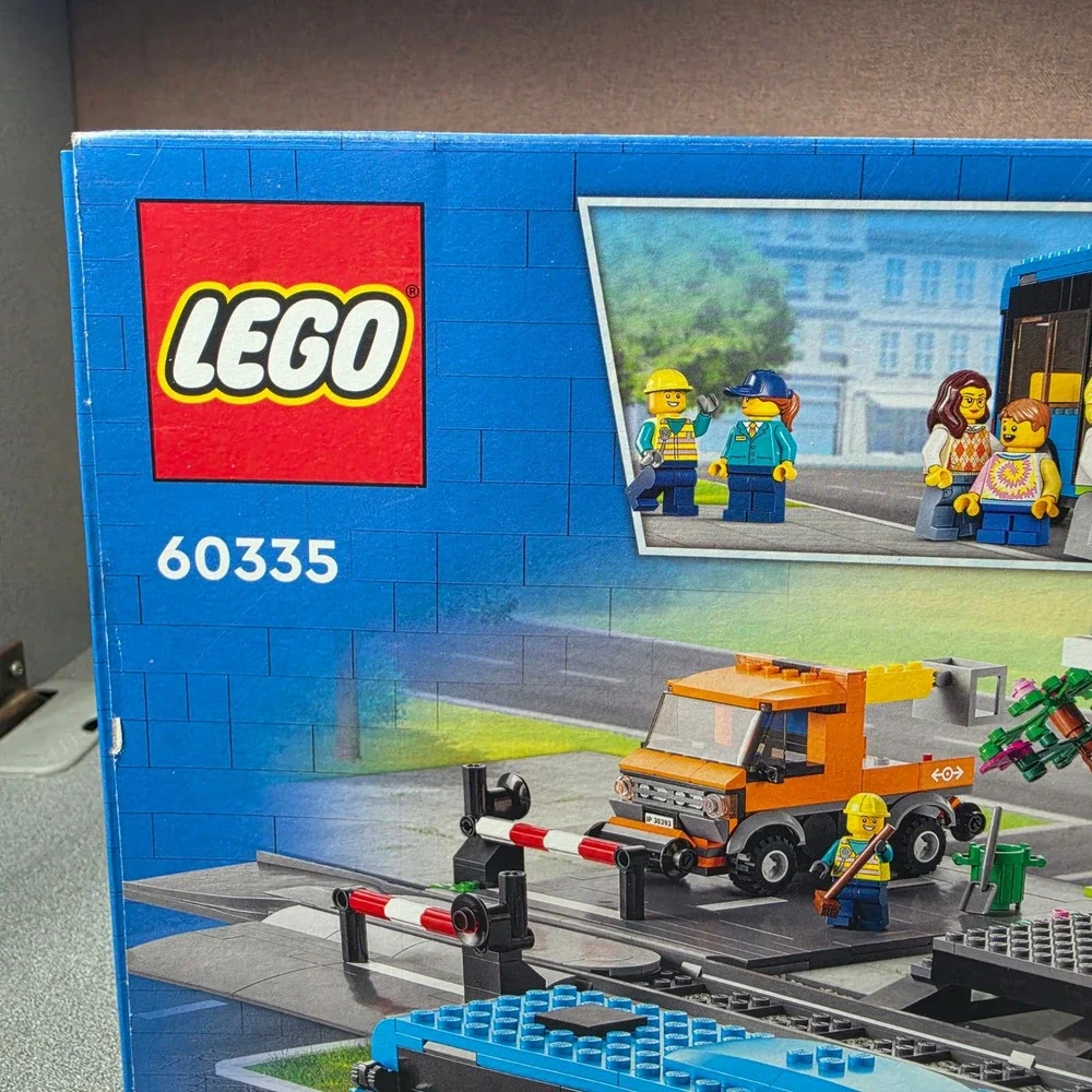 LEGO Train Station 60335 City 907pcs Blue New Sealed Road Plates Bus Truck